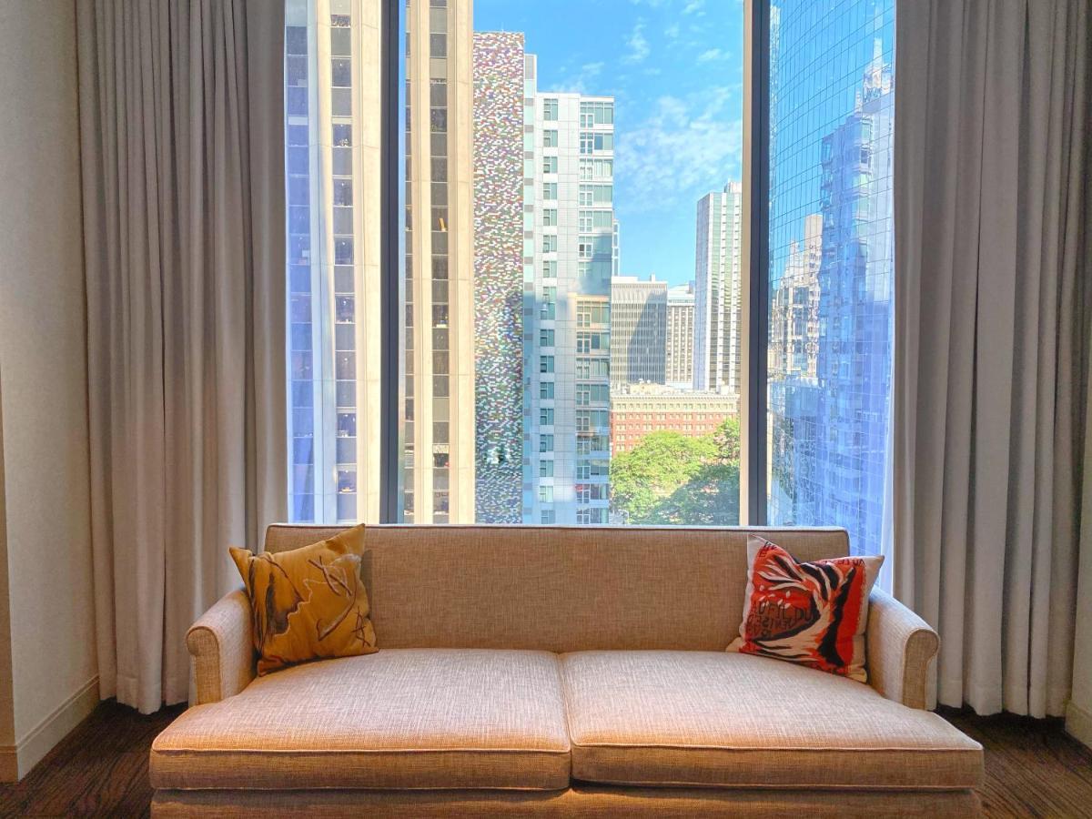 Premier Queen Room