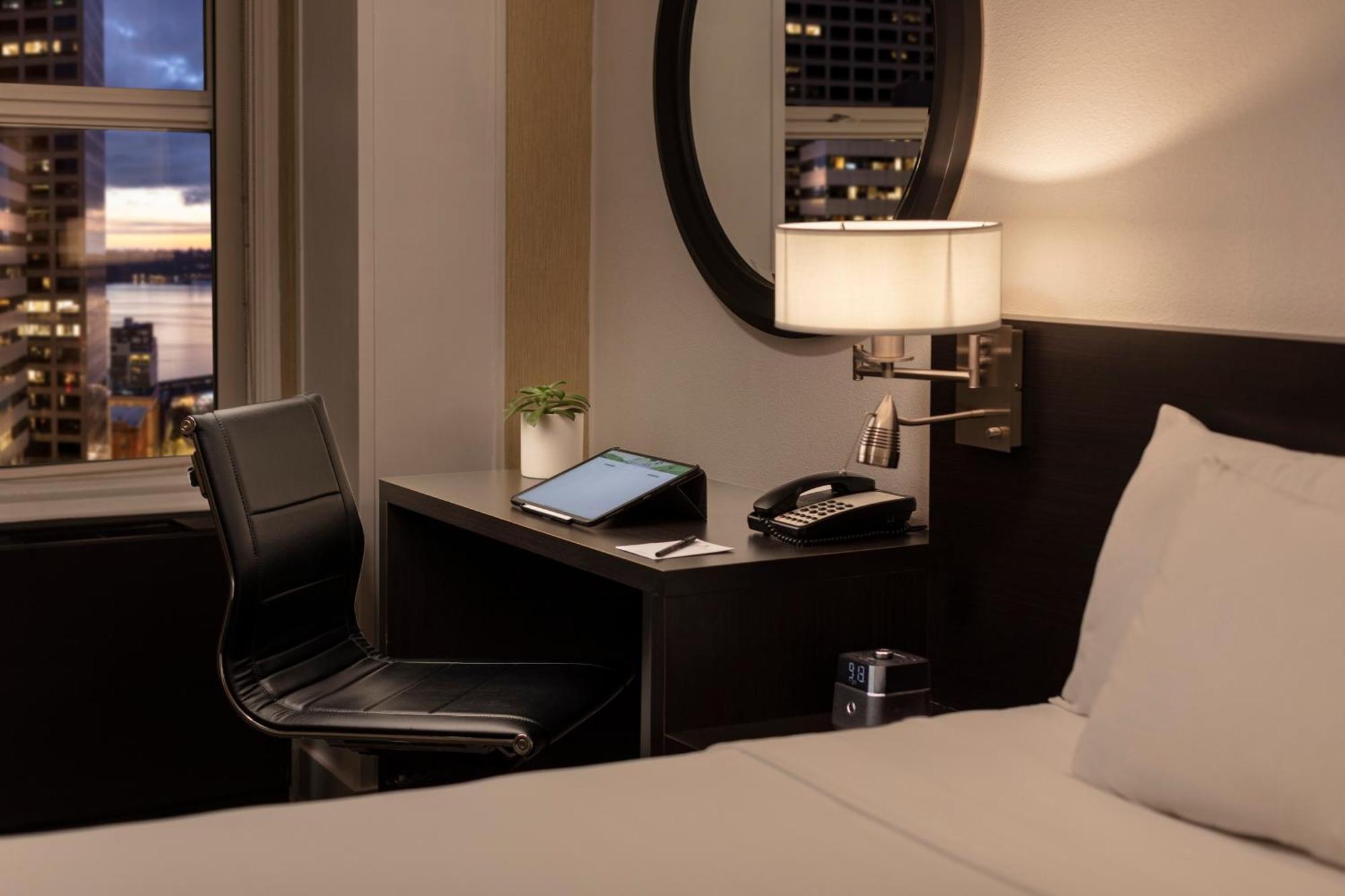 Deluxe Queen Room