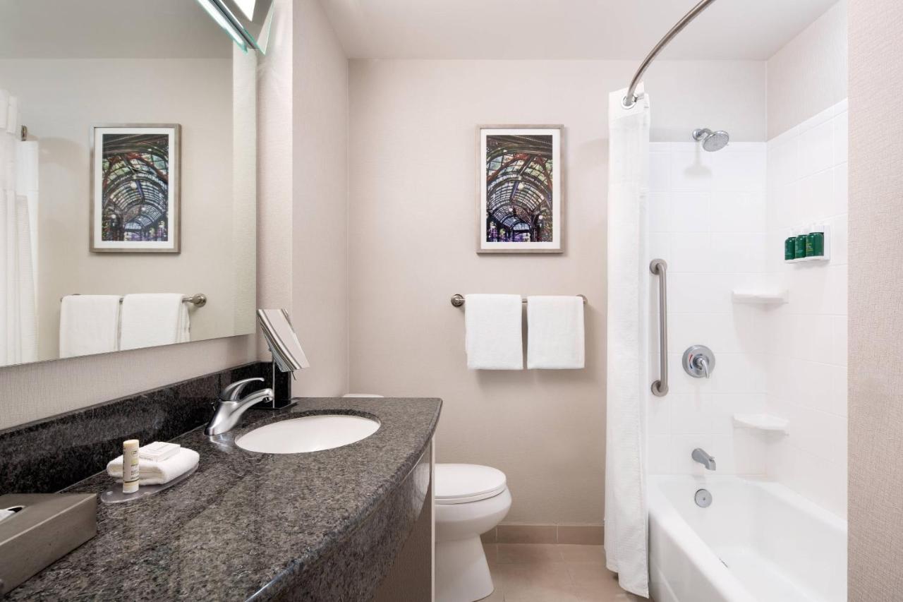 Queen Room Bay View Tub Mobility or Hearing Accessible