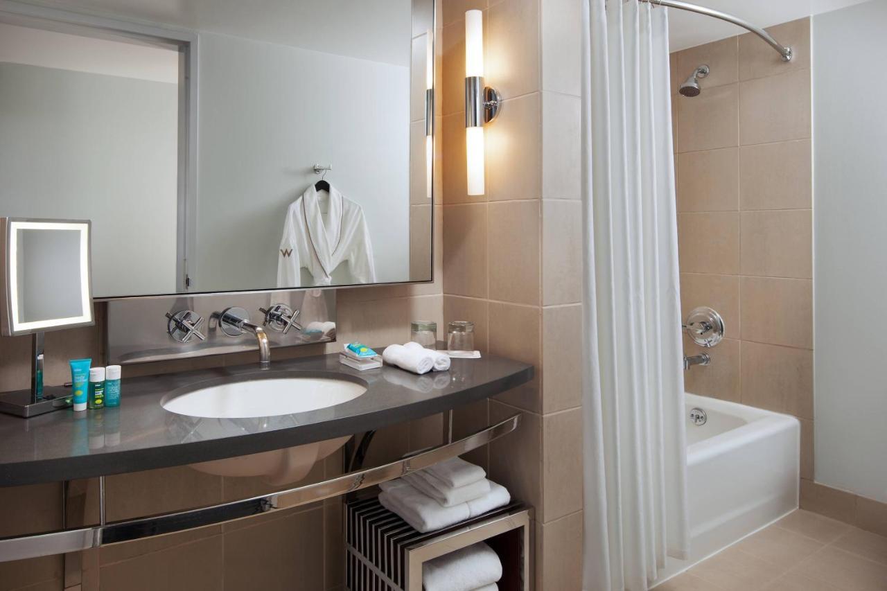 Deluxe Guest room 1 King City view High floor