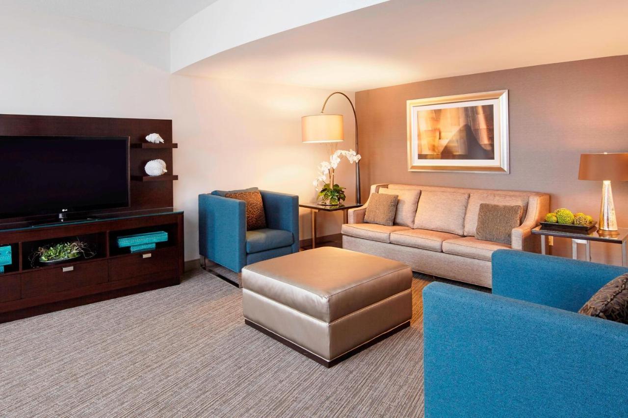 Luxury Suite 1 Bedroom Suite 1 King Water view Top floor