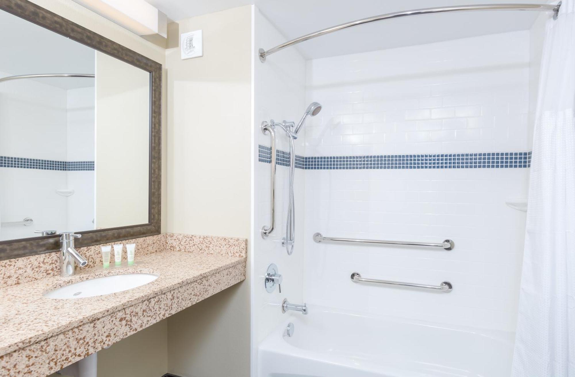 Two-Bedroom Suite Mobility Accessible Tub Hearing Access,1434986263:JPEG