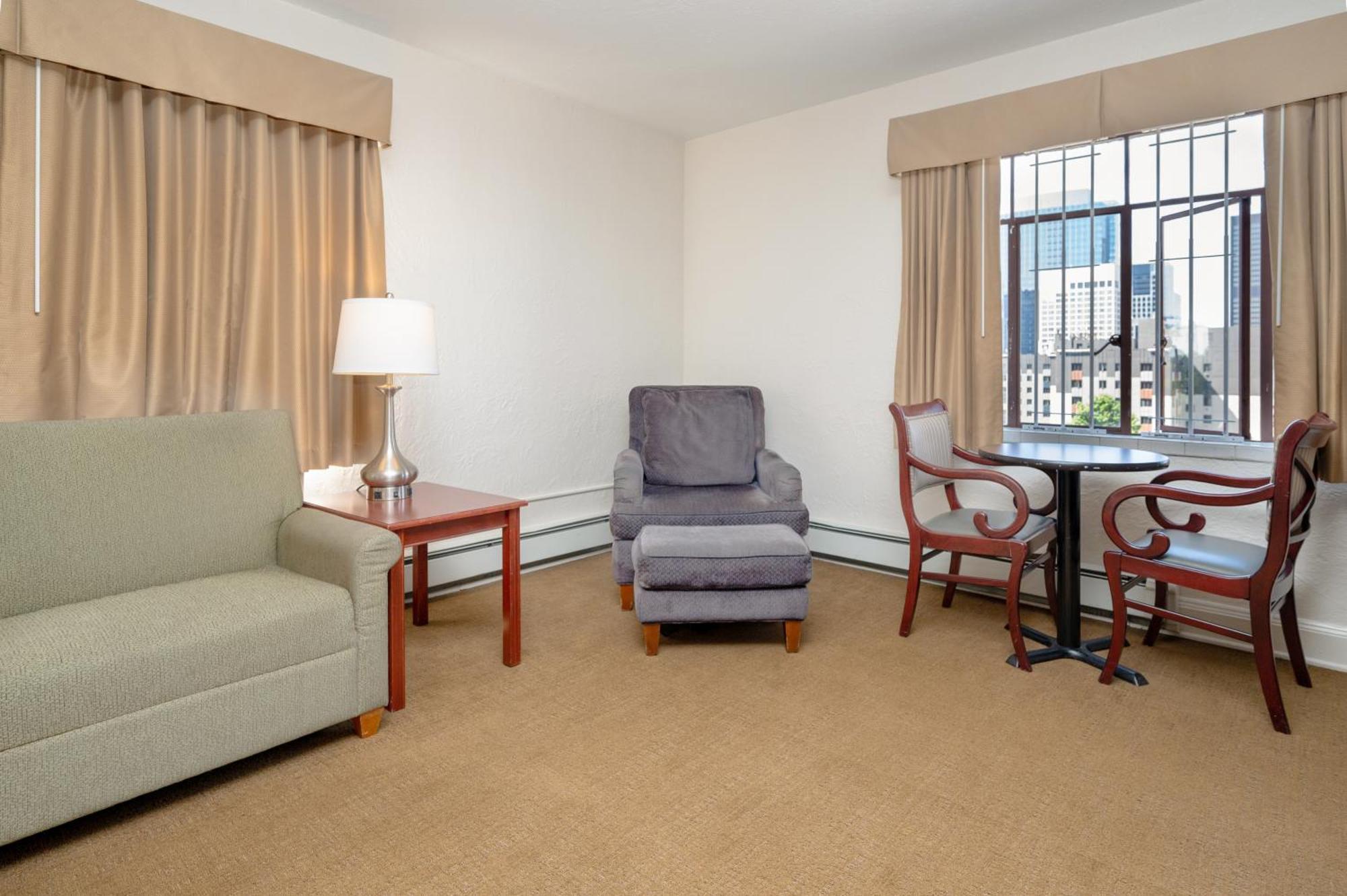 Twin Suite Two Twin Beds No Air-Conditioning