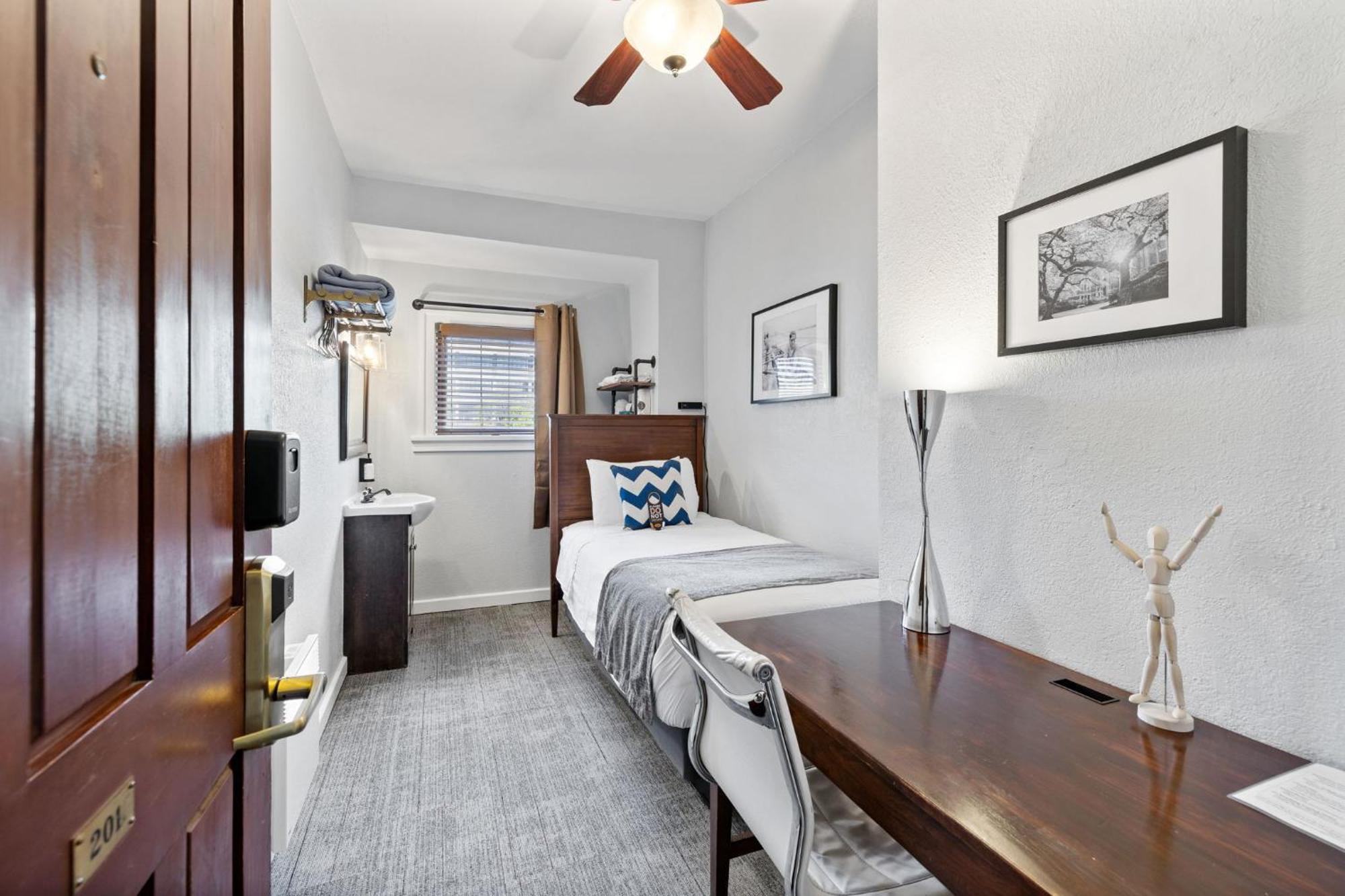 Small Room - One Twin Bed, Shared Bathroom,1576709873:JPEG