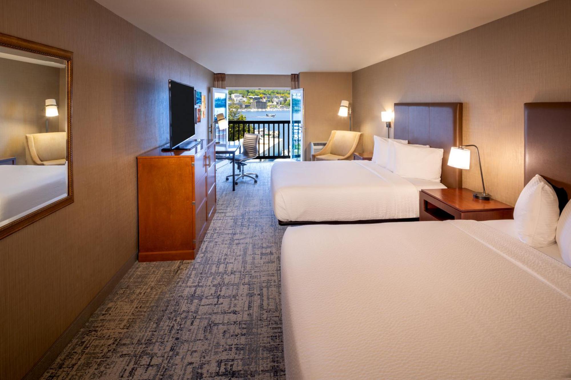 Queen Room with Two Queen Beds and Lake View