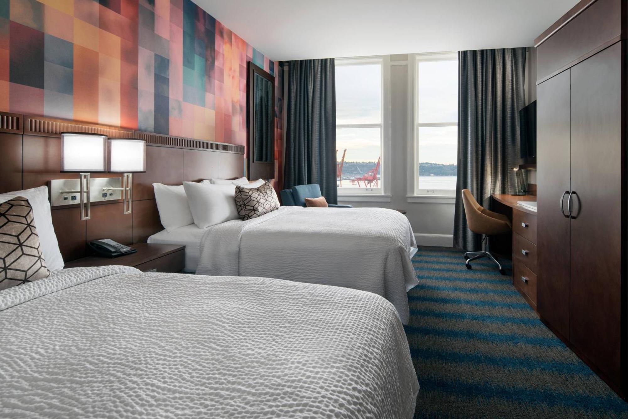 Queen Room with Two Queen Beds and Bay View,1586117351:JPEG