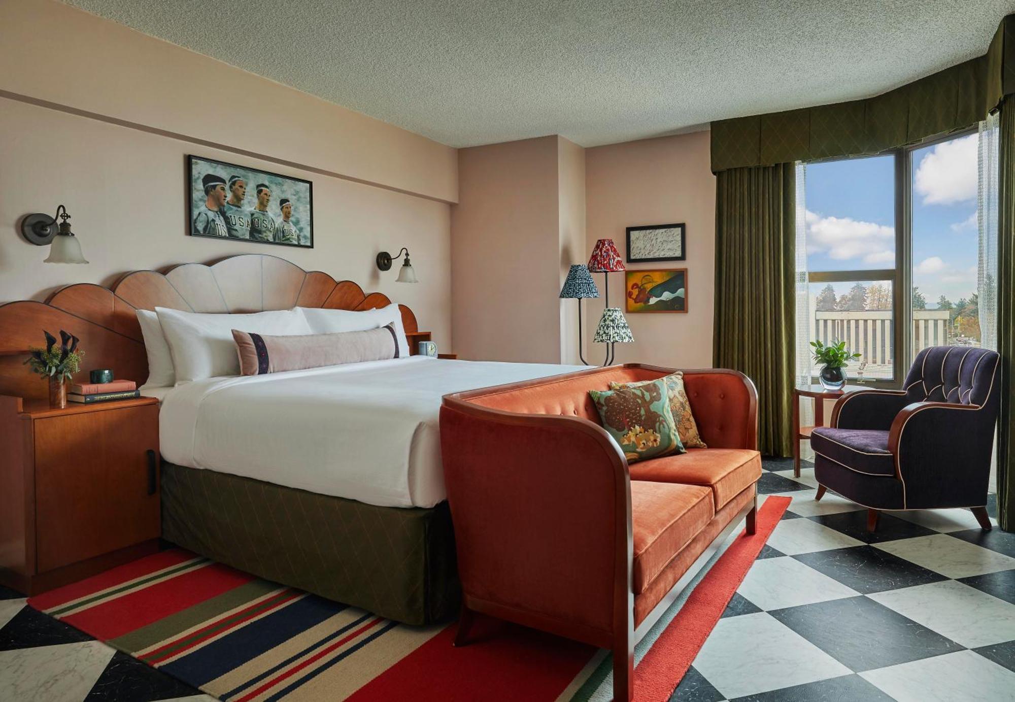 King Room with Roll-In Shower - Mobility Access,1616418833:JPEG