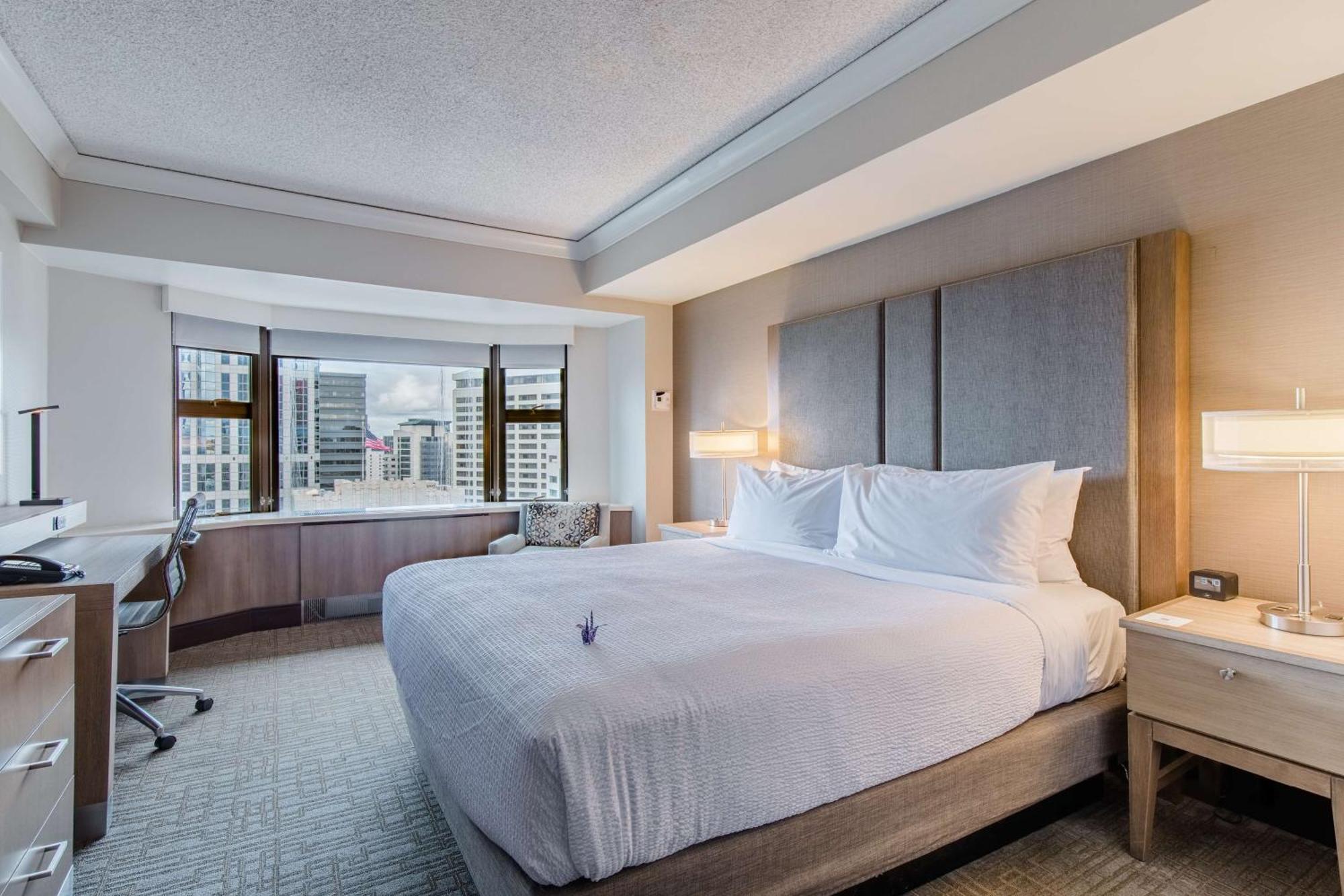 Executive King Room Skyline View