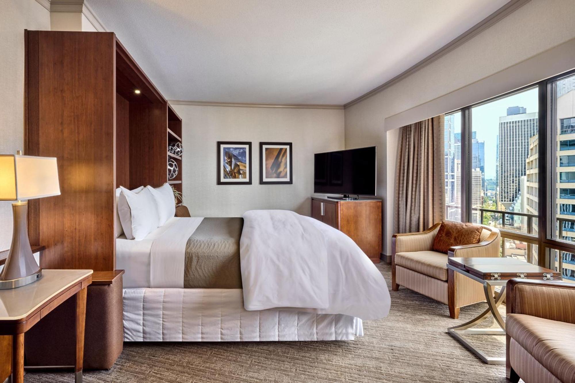 Premium Guest room 1 Queen Partial water view