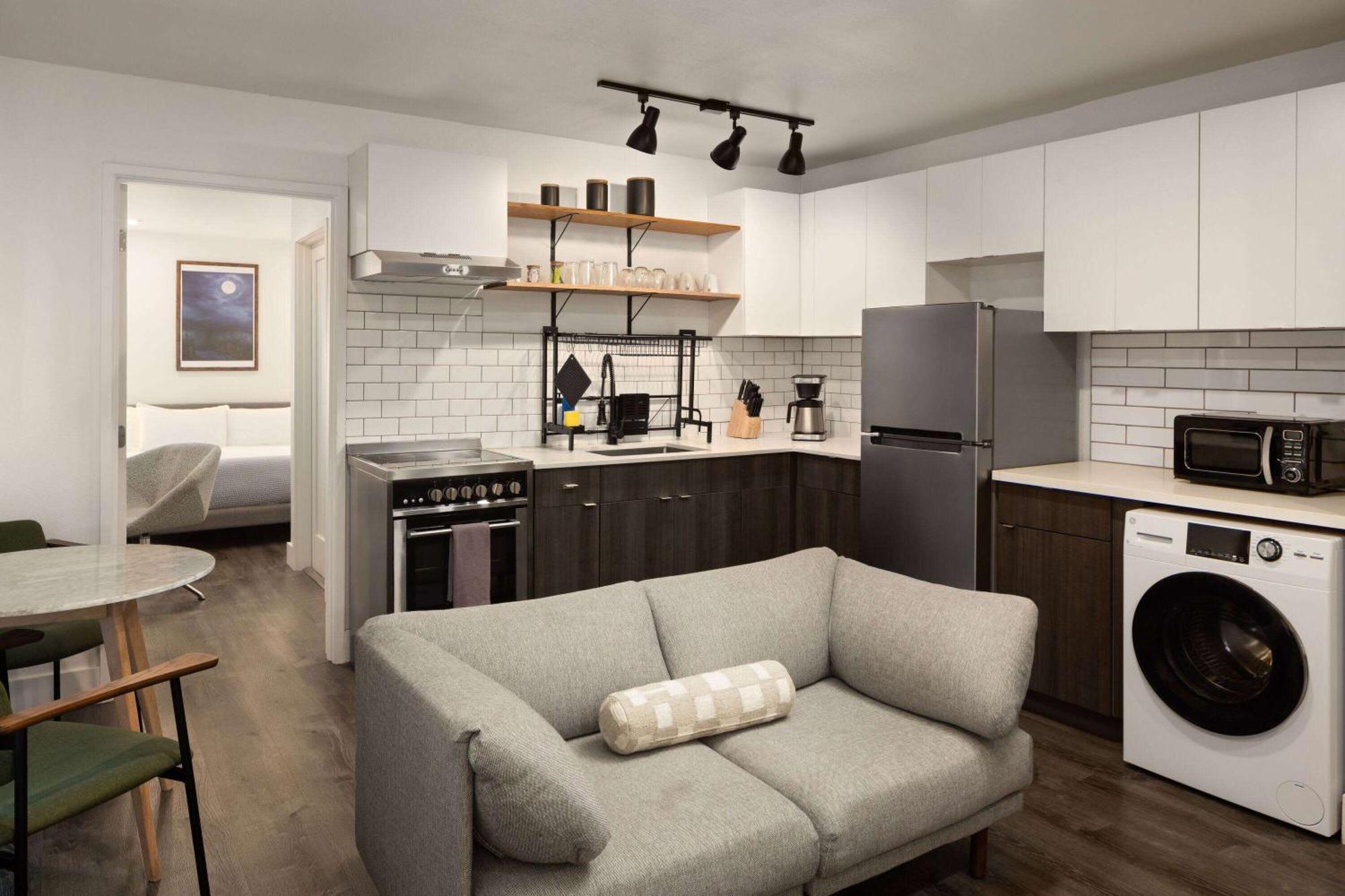 One-Bedroom Apartment with City View - Non-Smoking
