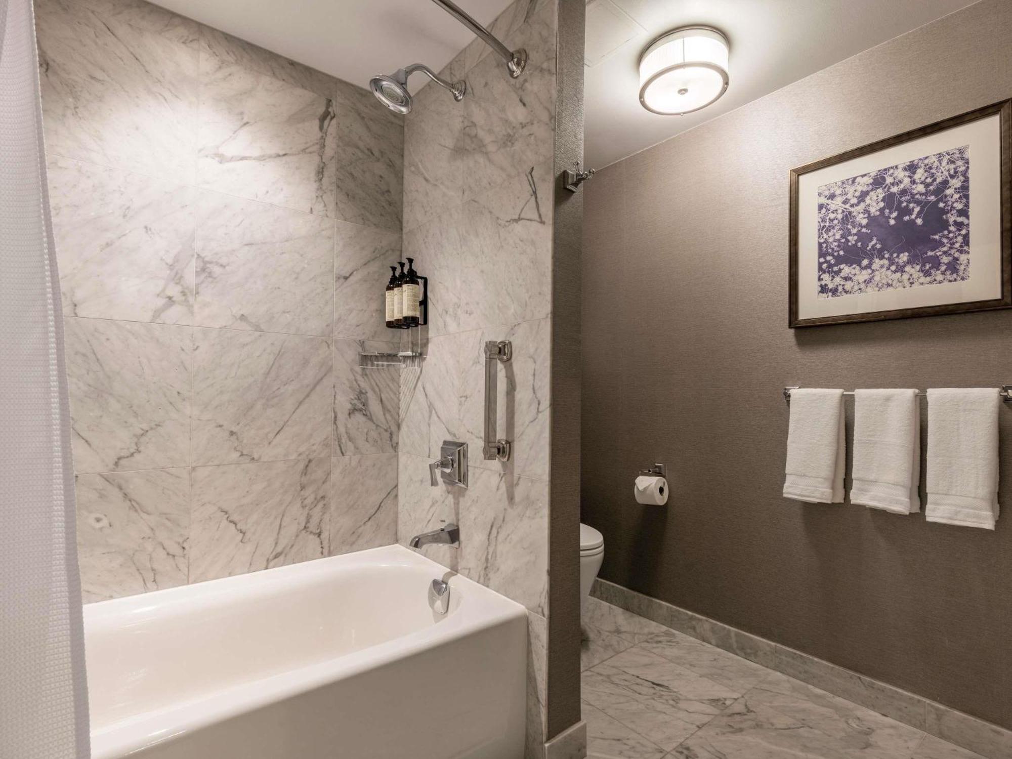 One-Bedroom King Suite Bay View