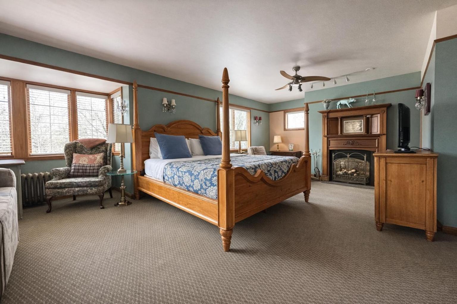 Deluxe King Room