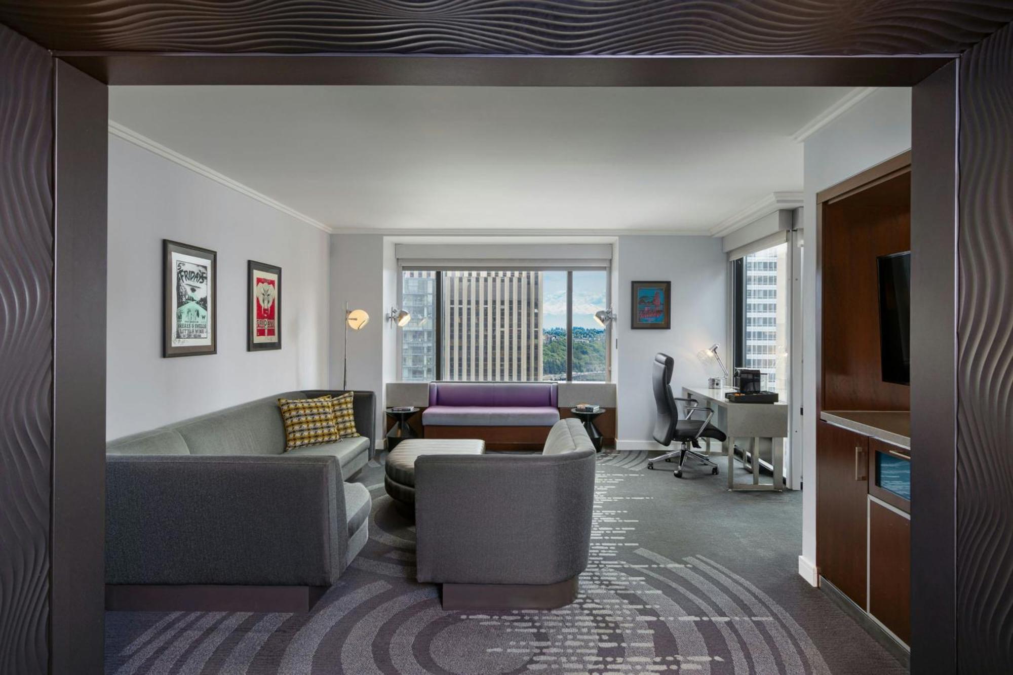 Superior Suite Corner King City View High Floor or Mobility or Hearing Accessible Roll Shower