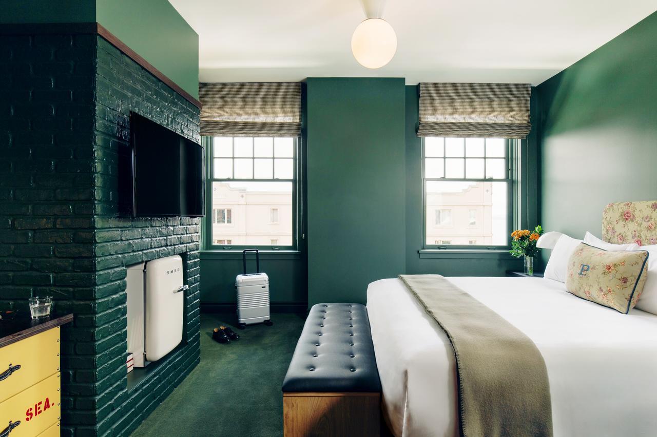 Deluxe Queen Room with View