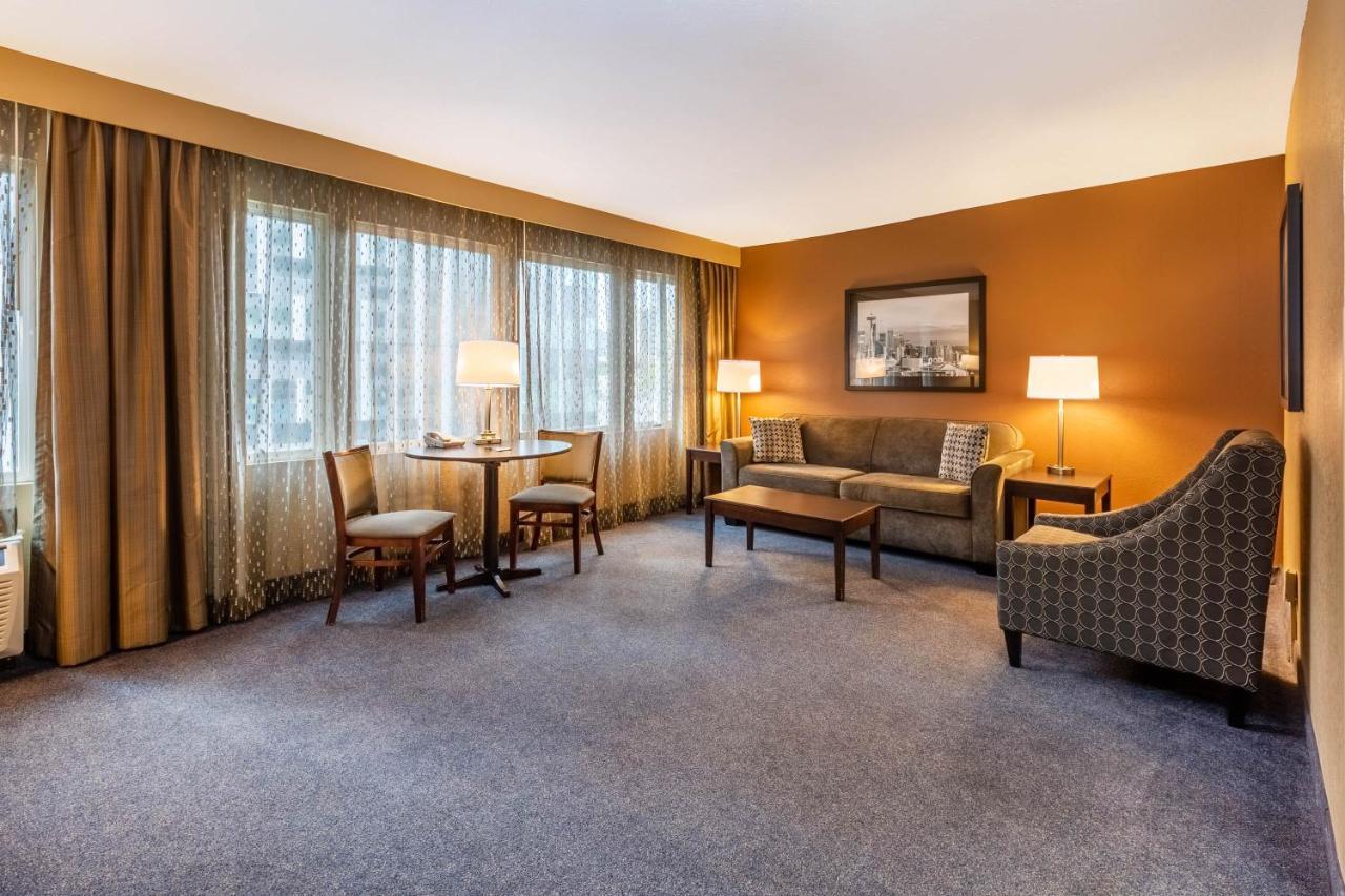 One-Bedroom King Suite - Non-Smoking