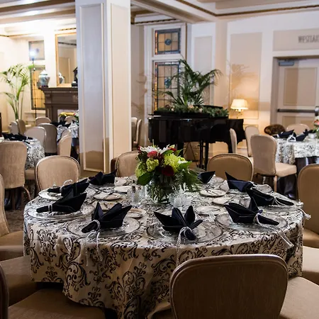 Mayflower Park Hotel-2