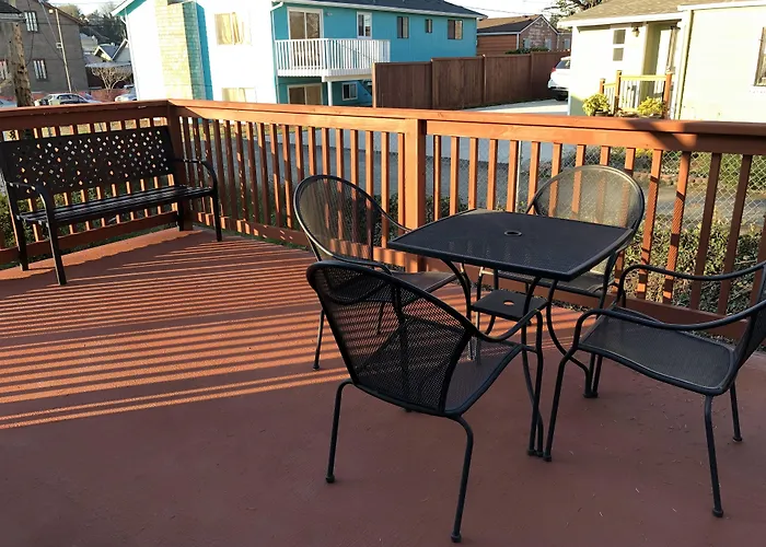 Rainier Guesthouse Seattle