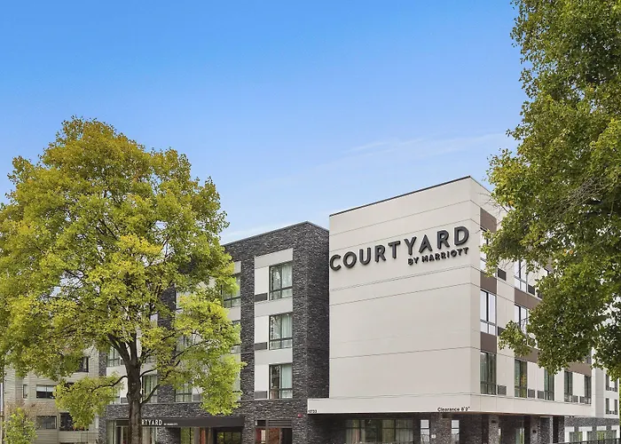 Courtyard By Marriott Seattle Northgate Hotel